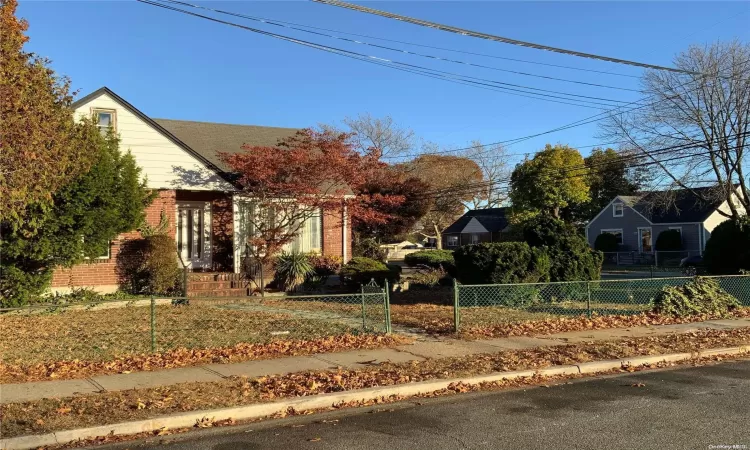 447 Locust Avenue, Hempstead, NY, 3 Bedrooms Bedrooms, 6 Rooms Rooms,1 BathroomBathrooms,Residential Lease,For Rent,Locust,L3591039