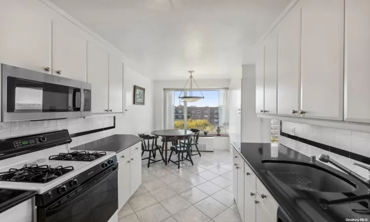 166-25 Powells Cove Boulevard, New York, NY, 2 Bedrooms Bedrooms, 6 Rooms Rooms,2 BathroomsBathrooms,Residential,For Sale,Powells Cove,L3591036