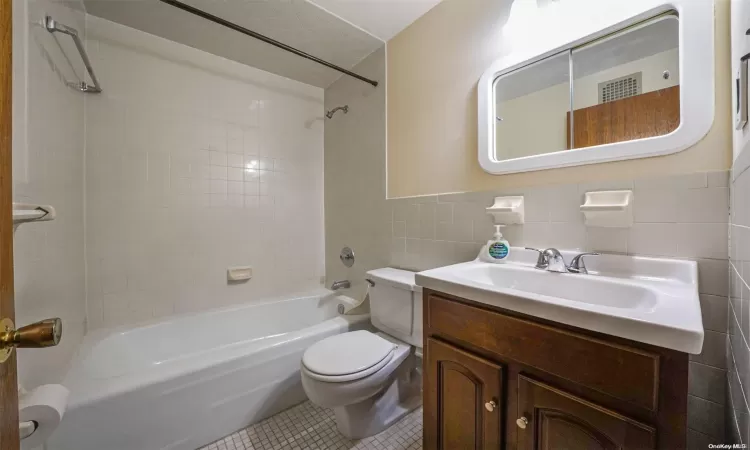 66-60 80th Street, New York, NY, 1 Bedroom Bedrooms, 4 Rooms Rooms,1 BathroomBathrooms,Residential,For Sale,80th,L3591064