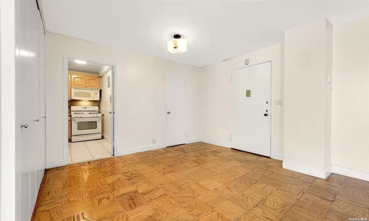 70-25 Yellowstone Boulevard, New York, NY, 1 Bedroom Bedrooms, 3 Rooms Rooms,1 BathroomBathrooms,Residential,For Sale,Yellowstone,L3591096