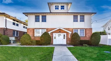 53 Thorman Avenue, Oyster Bay, NY, 2 Bedrooms Bedrooms, 4 Rooms Rooms,1 BathroomBathrooms,Residential Lease,For Rent,Thorman,L3591123