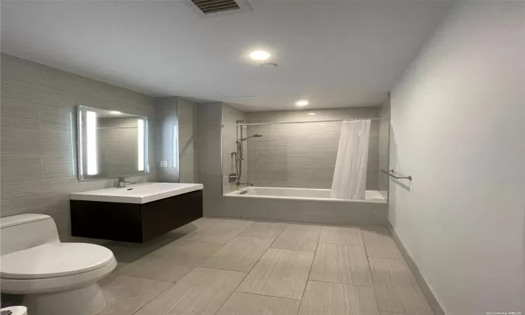 131-05 40th Road, New York, NY, 3 Rooms Rooms,1 BathroomBathrooms,Residential,For Sale,40th,L3591155