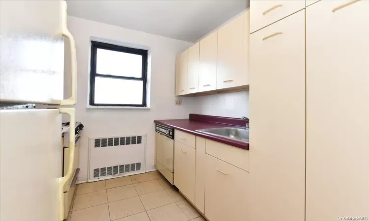 143-50 Hoover Avenue, New York, NY, 1 Bedroom Bedrooms, 3 Rooms Rooms,1 BathroomBathrooms,Residential,For Sale,Hoover,L3591200