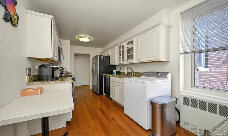 211-10 18 Avenue, New York, NY, 1 Bedroom Bedrooms, 4 Rooms Rooms,1 BathroomBathrooms,Residential,For Sale,18,L3591203