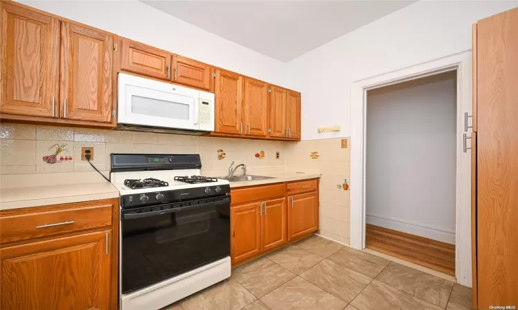 34-39 82 Street, New York, NY, 2 Bedrooms Bedrooms, 6 Rooms Rooms,1 BathroomBathrooms,Residential,For Sale,82,L3591204