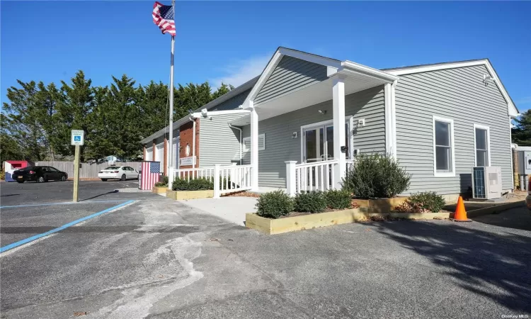 55 Ponquogue Avenue, Hampton Bays, NY, ,Commercial Lease,For Rent,Ponquogue,L3591322