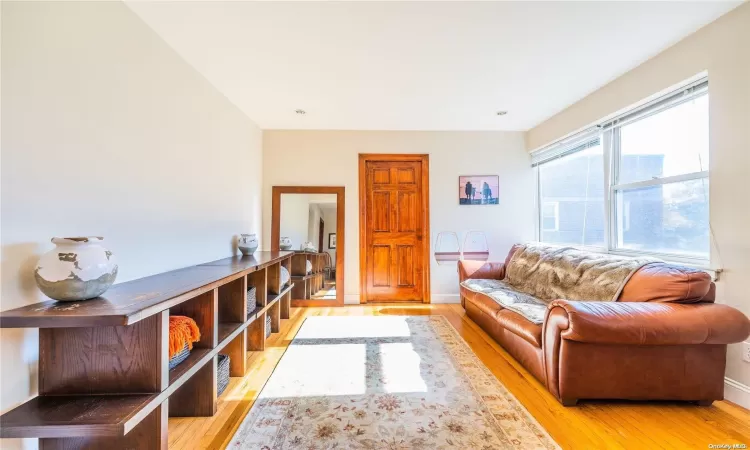 138-25 68th Dr, New York, NY, 2 Bedrooms Bedrooms, 5 Rooms Rooms,1 BathroomBathrooms,Residential,For Sale,68th Dr,L3591250