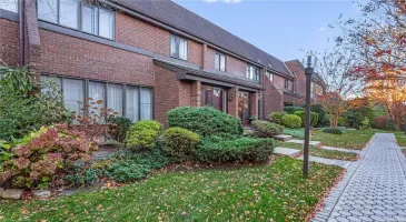 34 Chestnut Hill, North Hempstead, NY, 2 Bedrooms Bedrooms, 5 Rooms Rooms,1 BathroomBathrooms,Residential,For Sale,Chestnut,L3591244