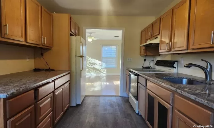 Kitchen W/Granite Countertops