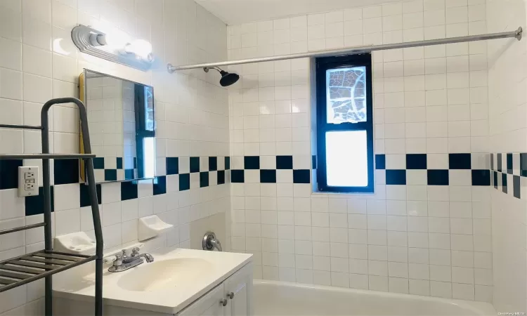 37-56 87th Street, New York, NY, 2 Bedrooms Bedrooms, 5 Rooms Rooms,1 BathroomBathrooms,Residential,For Sale,87th Street,L3591446