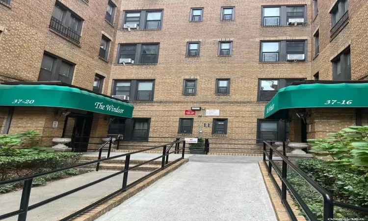 37-20 83, New York, NY, 1 Bedroom Bedrooms, 4 Rooms Rooms,1 BathroomBathrooms,Residential Lease,For Rent,83,L3591443