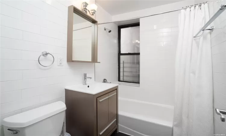 105 Bennett Avenue, New York, NY, 1 Bedroom Bedrooms, 1 Room Rooms,1 BathroomBathrooms,Residential,For Sale,Bennett Avenue,L3591516