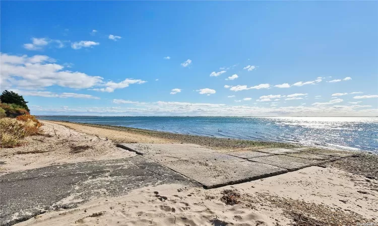 16 Peconic Road, Hampton Bays, NY, 4 Bedrooms Bedrooms, 9 Rooms Rooms,2 BathroomsBathrooms,Residential,For Sale,Peconic,L3591531