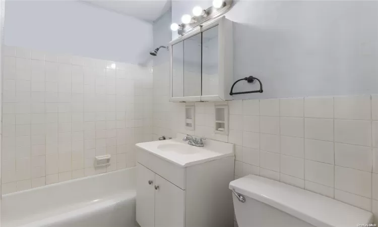 5700 Arlington Avenue, New York, NY, 1 Bedroom Bedrooms, 3 Rooms Rooms,1 BathroomBathrooms,Residential,For Sale,Arlington,L3591544