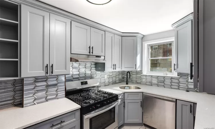 102-04 63rd Road, New York, NY, 3 Bedrooms Bedrooms, 8 Rooms Rooms,1 BathroomBathrooms,Residential,For Sale,63rd,L3591542