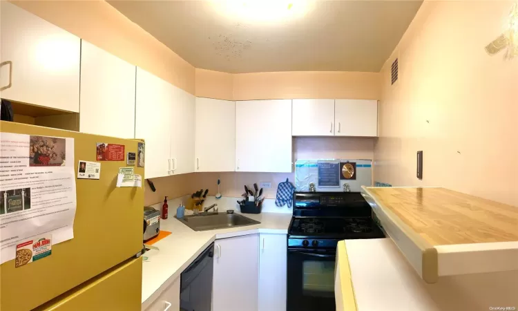 61-20 Grand Central Parkway, New York, NY, 1 Bedroom Bedrooms, 3 Rooms Rooms,1 BathroomBathrooms,Residential,For Sale,Grand Central,L3591589