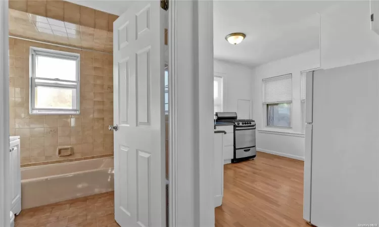 97-18 72nd Road, New York, NY, 2 Bedrooms Bedrooms, 4 Rooms Rooms,1 BathroomBathrooms,Residential Lease,For Rent,72nd,L3591645