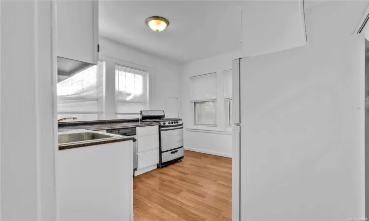 97-18 72nd Road, New York, NY, 2 Bedrooms Bedrooms, 4 Rooms Rooms,1 BathroomBathrooms,Residential Lease,For Rent,72nd,L3591645