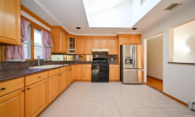 160-15 12th Road, New York, NY, 4 Bedrooms Bedrooms, 12 Rooms Rooms,3 BathroomsBathrooms,Residential,For Sale,12th,L3591712