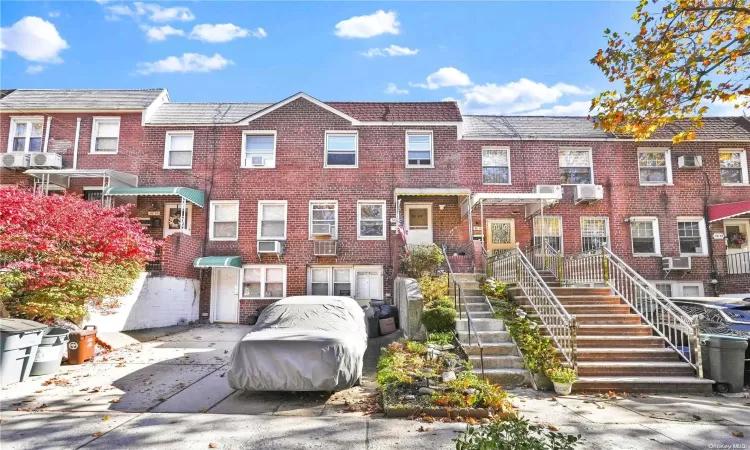 56-09 Clearview Expressway, New York, NY, 3 Bedrooms Bedrooms, 6 Rooms Rooms,2 BathroomsBathrooms,Residential,For Sale,Clearview,L3591793