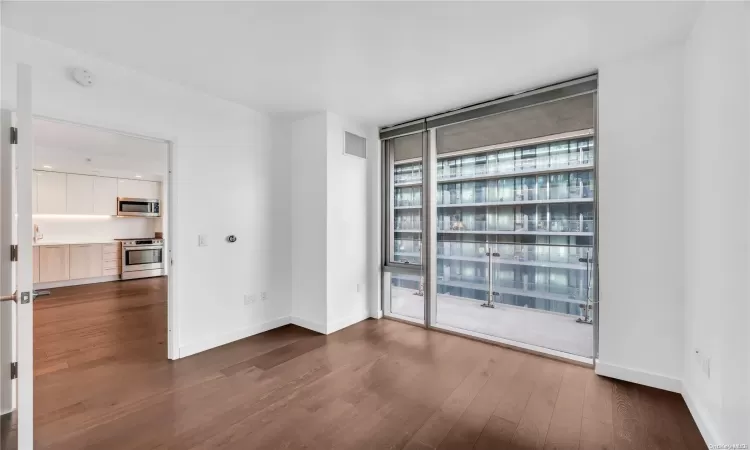 131-03 40th Road, New York, NY, 1 Bedroom Bedrooms, 4 Rooms Rooms,1 BathroomBathrooms,Residential,For Sale,40th,L3591919