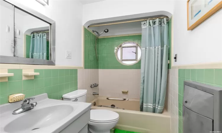 64-37 210th Street, New York, NY, 3 Bedrooms Bedrooms, 7 Rooms Rooms,3 BathroomsBathrooms,Residential,For Sale,210th,L3591854