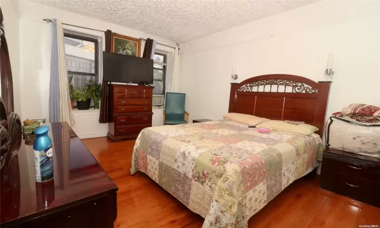 941 Jerome Avenue, New York, NY, 3 Bedrooms Bedrooms, 5 Rooms Rooms,1 BathroomBathrooms,Residential,For Sale,Jerome,L3591982