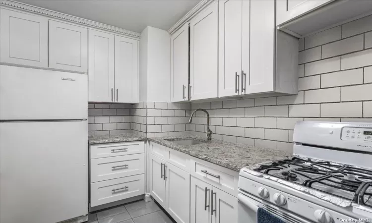 61-25 97th St, New York, NY, 1 Bedroom Bedrooms, 4 Rooms Rooms,1 BathroomBathrooms,Residential,For Sale,97th St,L3591990