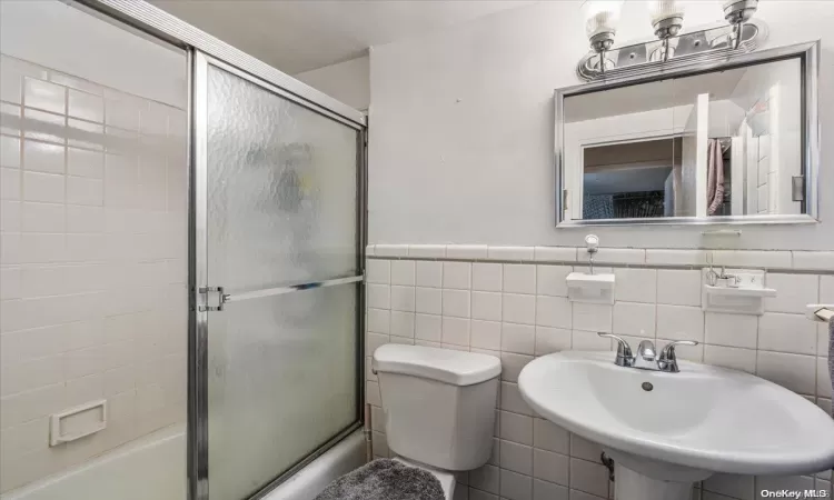 61-25 97th St, New York, NY, 1 Bedroom Bedrooms, 4 Rooms Rooms,1 BathroomBathrooms,Residential,For Sale,97th St,L3591990