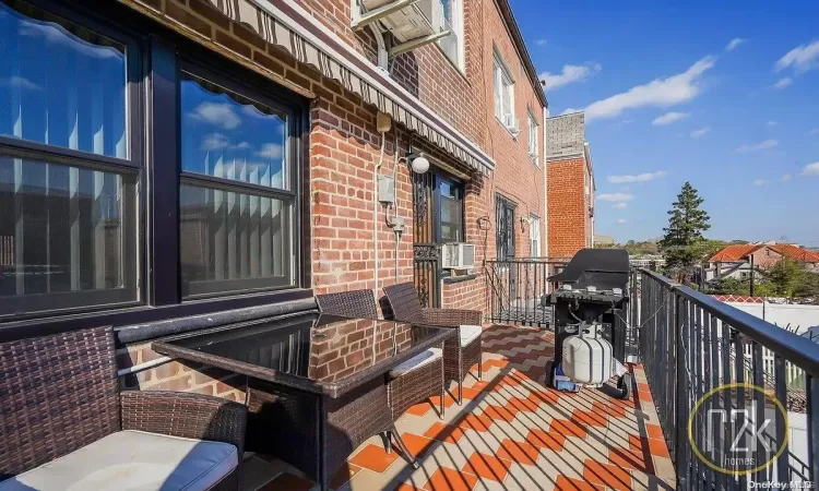 20-57 48th Street, New York, NY, 5 Bedrooms Bedrooms, 15 Rooms Rooms,3 BathroomsBathrooms,Residential Income,For Sale,48th,L3592018