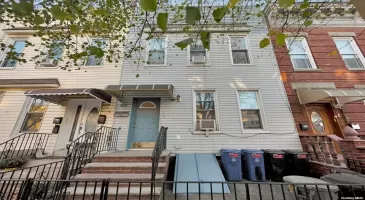 73-24 71st Place, New York, NY, 5 Bedrooms Bedrooms, 12 Rooms Rooms,2 BathroomsBathrooms,Residential Income,For Sale,71st,L3592003