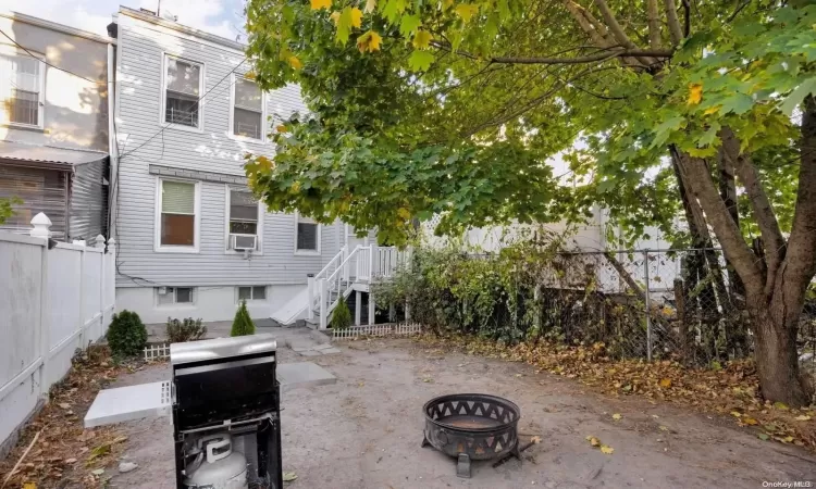 73-24 71st Place, New York, NY, 5 Bedrooms Bedrooms, 12 Rooms Rooms,2 BathroomsBathrooms,Residential Income,For Sale,71st,L3592003