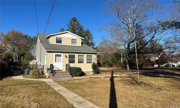 296 Fourth Street, Smithtown, NY, 1 Bedroom Bedrooms, 4 Rooms Rooms,1 BathroomBathrooms,Residential Lease,For Rent,Fourth,L3592038