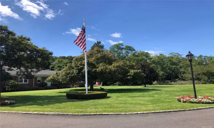 Laurel Hollow Beach with Parking