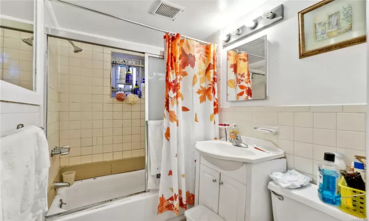 93-12 Ditmars Boulevard, New York, NY, 8 Rooms Rooms,3 BathroomsBathrooms,Residential Income,For Sale,Ditmars,L3592056