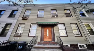 71-58 69th Place, New York, NY, 8 Bedrooms Bedrooms, 12 Rooms Rooms,4 BathroomsBathrooms,Residential Income,For Sale,69th,L3592156