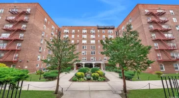 105-38 63 Drive, New York, NY, 2 Bedrooms Bedrooms, 5 Rooms Rooms,1 BathroomBathrooms,Residential,For Sale,63,L3592162