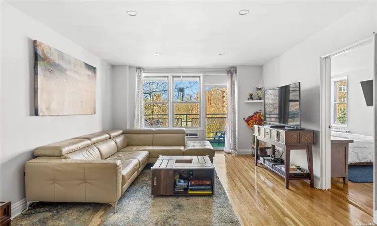 601 Kappock Street, New York, NY, 2 Bedrooms Bedrooms, 5 Rooms Rooms,1 BathroomBathrooms,Residential,For Sale,Kappock Street,L3592171