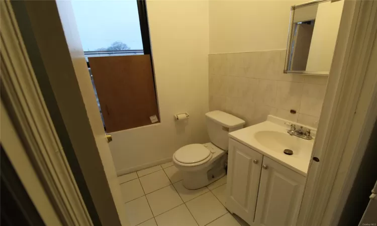 Unfurnished room featuring dark hardwood / wood-style flooring