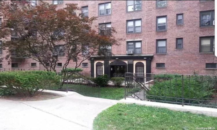 83-85 Woodhaven Blvd, New York, NY, 1 Bedroom Bedrooms, 4 Rooms Rooms,1 BathroomBathrooms,Residential,For Sale,Woodhaven Blvd,L3592227