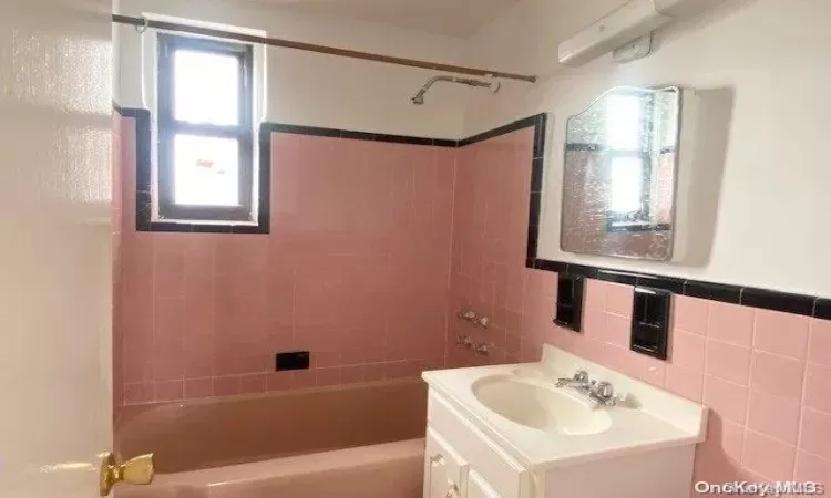 37-30 83rd Street, New York, NY, 2 Bedrooms Bedrooms, 5 Rooms Rooms,2 BathroomsBathrooms,Residential,For Sale,83rd,L3592272