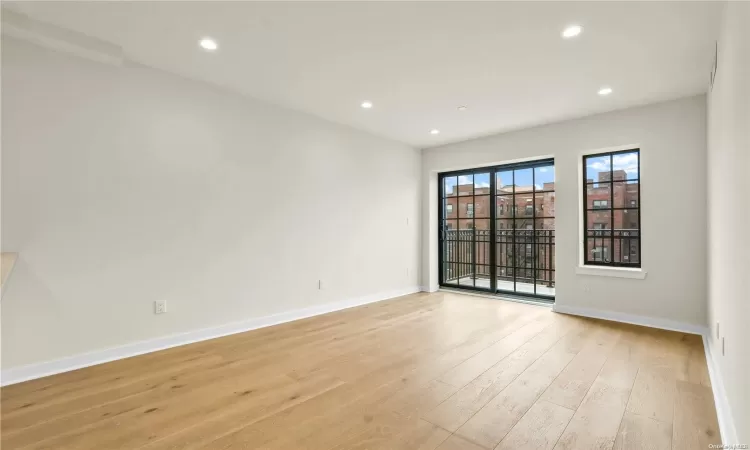 25-25 31st Avenue, New York, NY, 1 Bedroom Bedrooms, 3 Rooms Rooms,1 BathroomBathrooms,Residential,For Sale,31st,L3592308