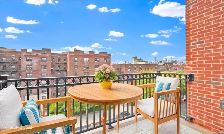 25-25 31st Avenue, New York, NY, 1 Bedroom Bedrooms, 3 Rooms Rooms,1 BathroomBathrooms,Residential,For Sale,31st,L3592308