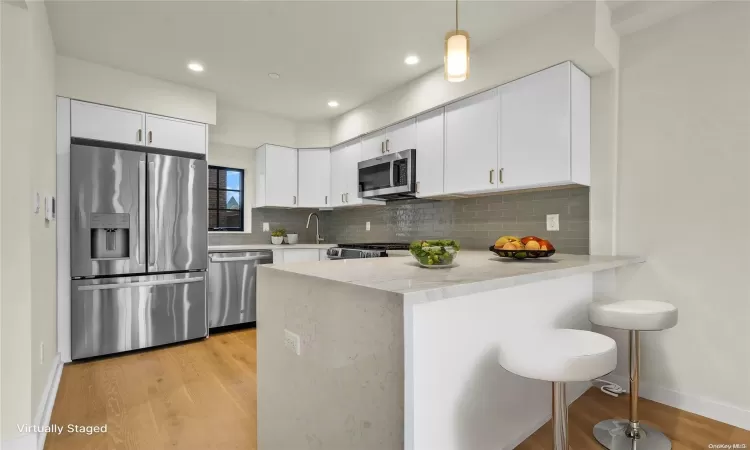 25-25 31st Avenue, New York, NY, 1 Bedroom Bedrooms, 3 Rooms Rooms,1 BathroomBathrooms,Residential,For Sale,31st,L3592308