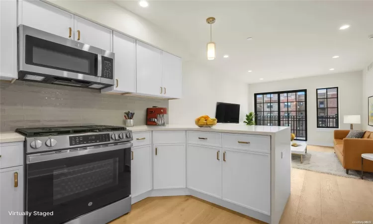 25-25 31st Avenue, New York, NY, 1 Bedroom Bedrooms, 3 Rooms Rooms,1 BathroomBathrooms,Residential,For Sale,31st,L3592308