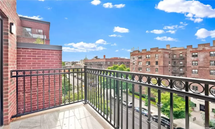 25-25 31st Avenue, New York, NY, 1 Bedroom Bedrooms, 3 Rooms Rooms,1 BathroomBathrooms,Residential,For Sale,31st,L3592308