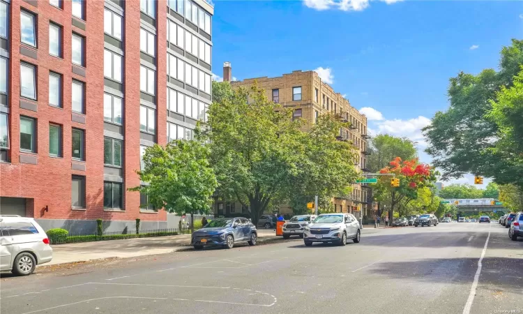 25-25 31st Avenue, New York, NY, 1 Bedroom Bedrooms, 3 Rooms Rooms,1 BathroomBathrooms,Residential,For Sale,31st,L3592308