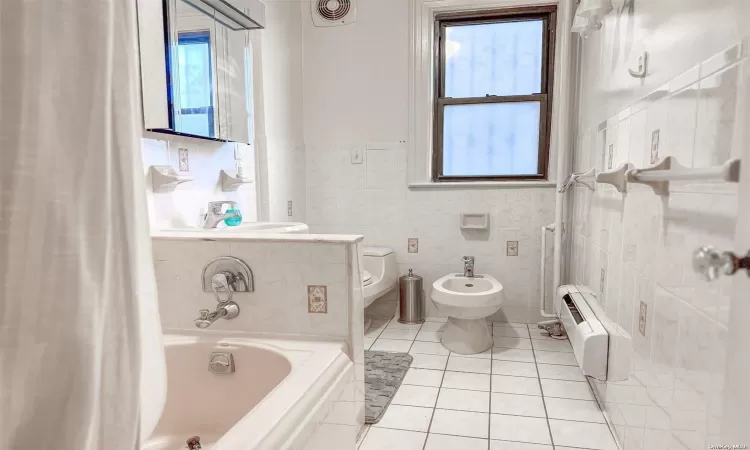 40-39 69th Street, New York, NY, 8 Bedrooms Bedrooms, 20 Rooms Rooms,3 BathroomsBathrooms,Residential Income,For Sale,69th,L3592305