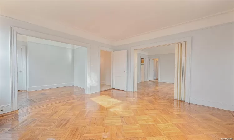 40-39 69th Street, New York, NY, 8 Bedrooms Bedrooms, 20 Rooms Rooms,3 BathroomsBathrooms,Residential Income,For Sale,69th,L3592305