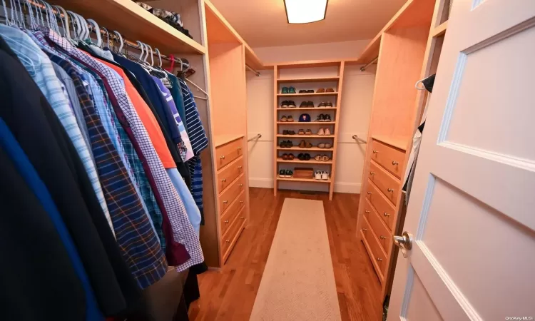 Master Bedroom Walk in Closet